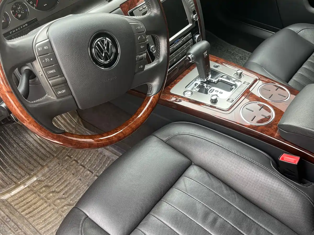 Volkswagen Phaeton 2011 3.6L V6 5-seat Long Wheelbase Individual фото 6