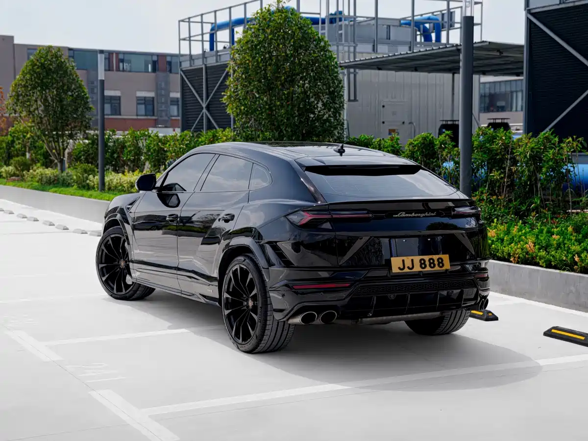 Фото 6 - Lamborghini Urus