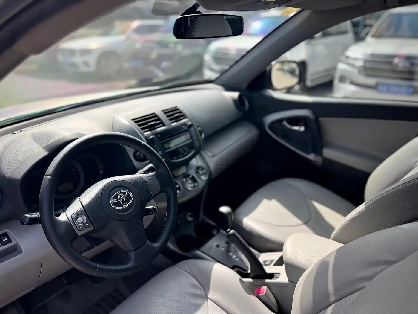 Toyota RAV4 Rongfang 2010 2.4L Automatic Luxury Upgrade Edition фото 9