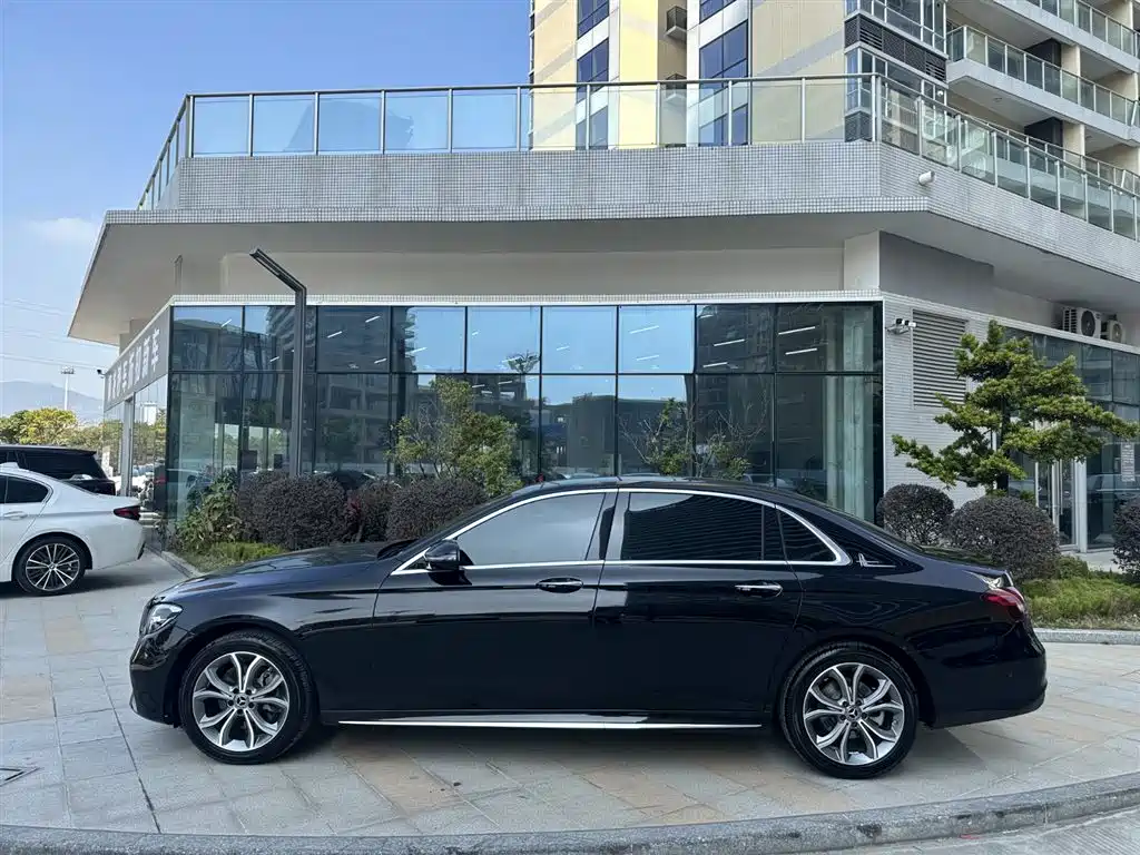Mercedes-Benz E-Class 2023 E 300 L Sport Fashion фото 5