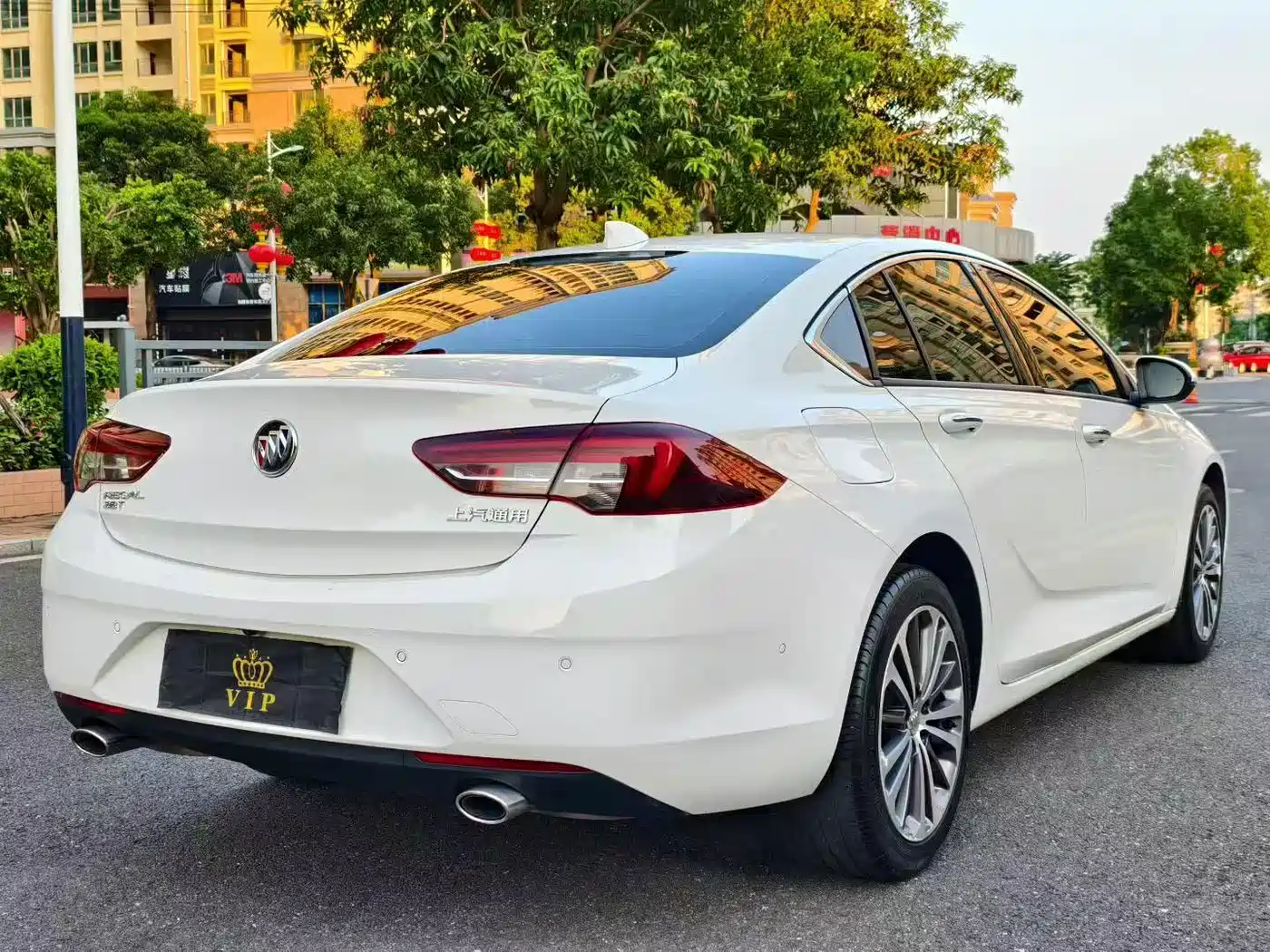 Photo 10 - Buick Regal