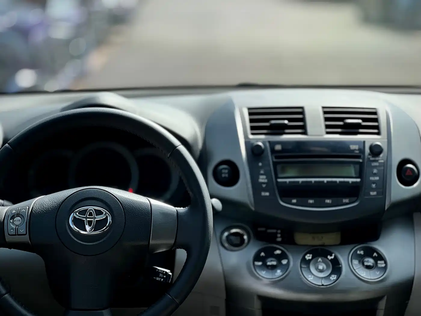 Toyota RAV4 Rongfang 2010 2.4L Automatic Luxury Upgrade Edition фото 12