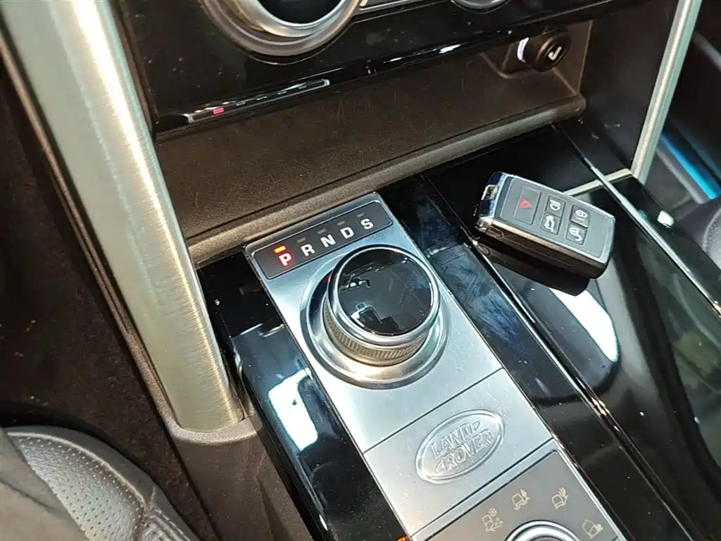 Land Rover Discovery 2019 3.0 SC V6 HSE фото 14