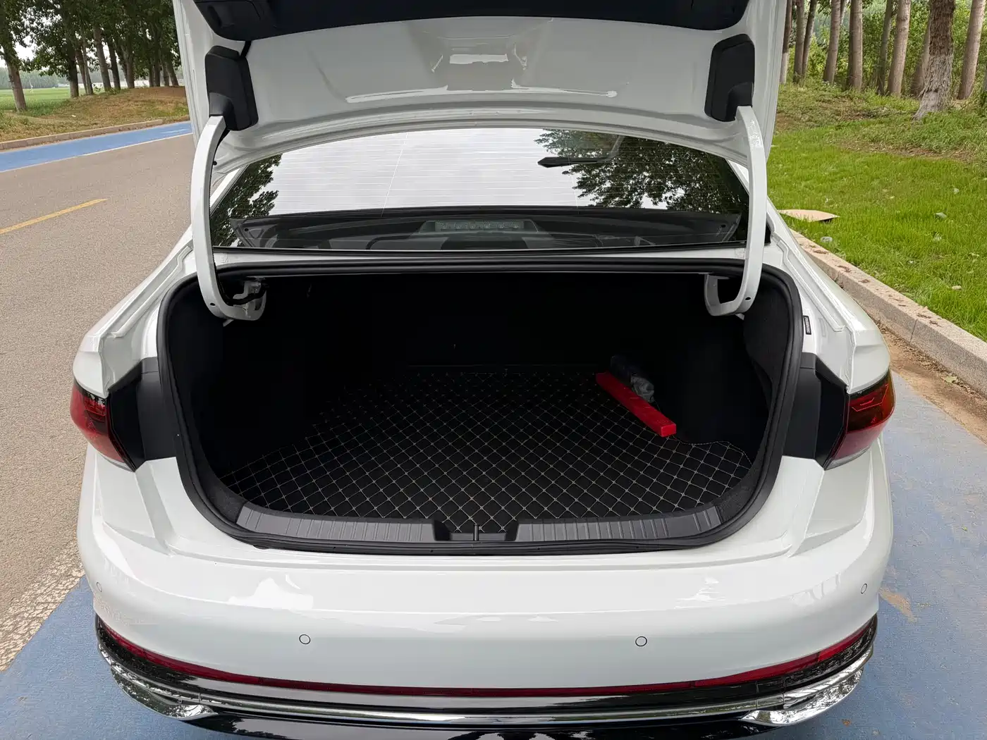 Volkswagen Sagitar 2023 300TSI DSG Surpassing Edition фото 17