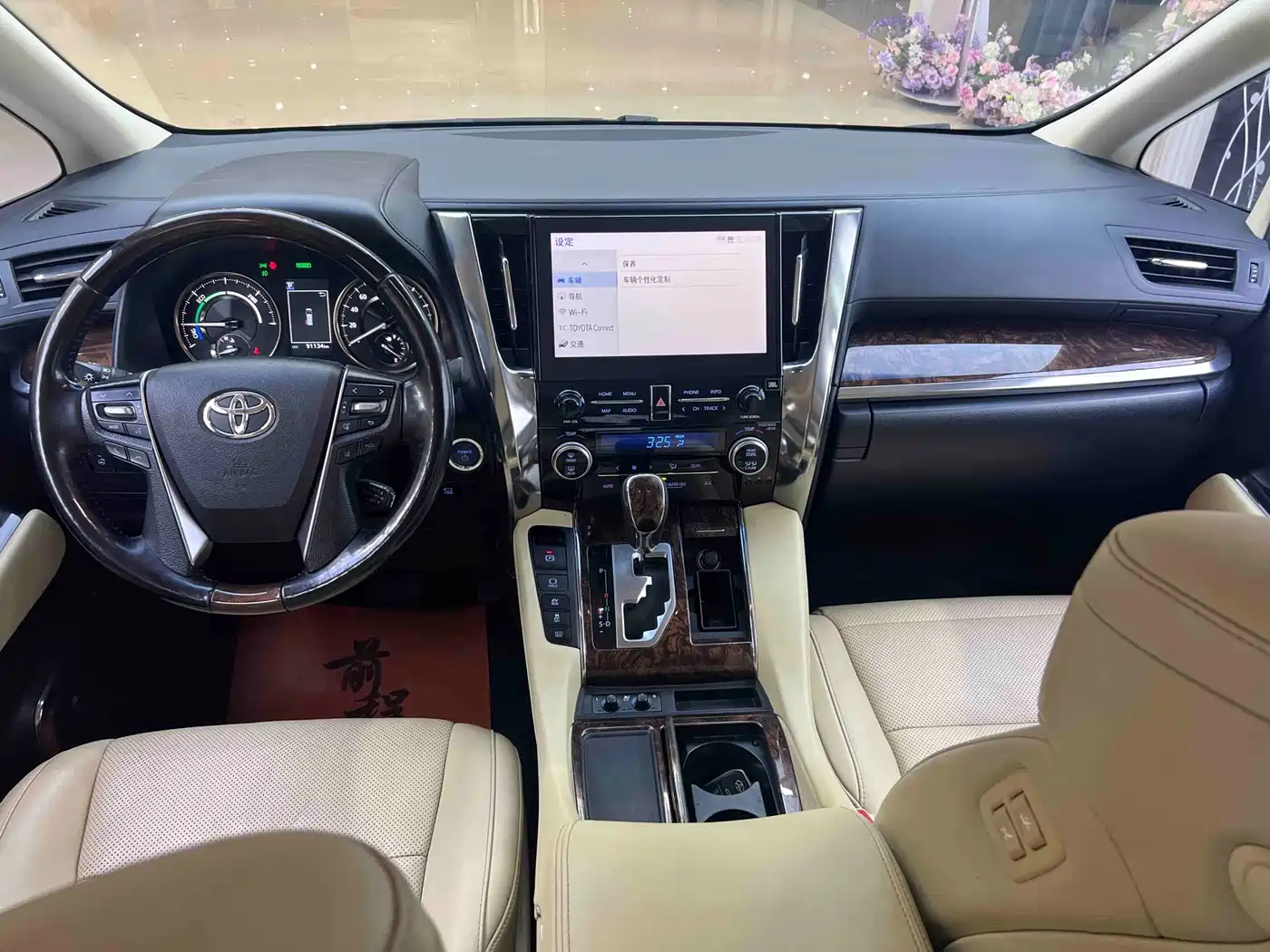 Toyota Alphard 2021 Hybrid 2.5L Luxury фото 20