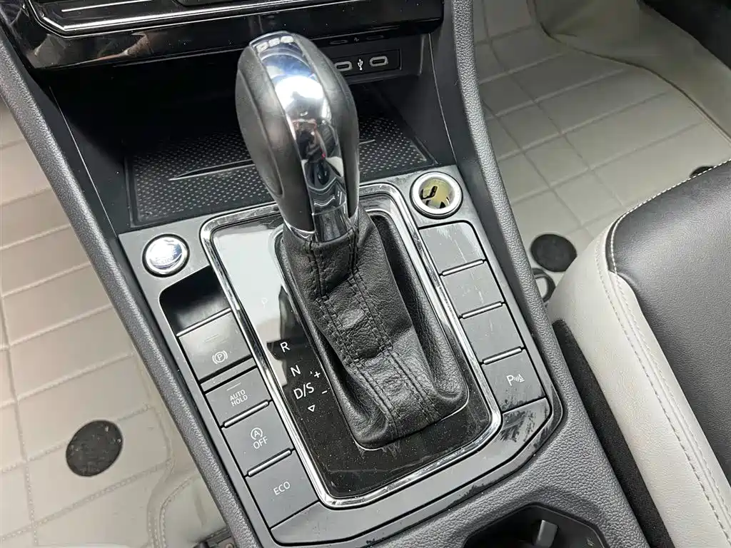 Volkswagen Bora 2023 300TSI DSG Premium Edition фото 12