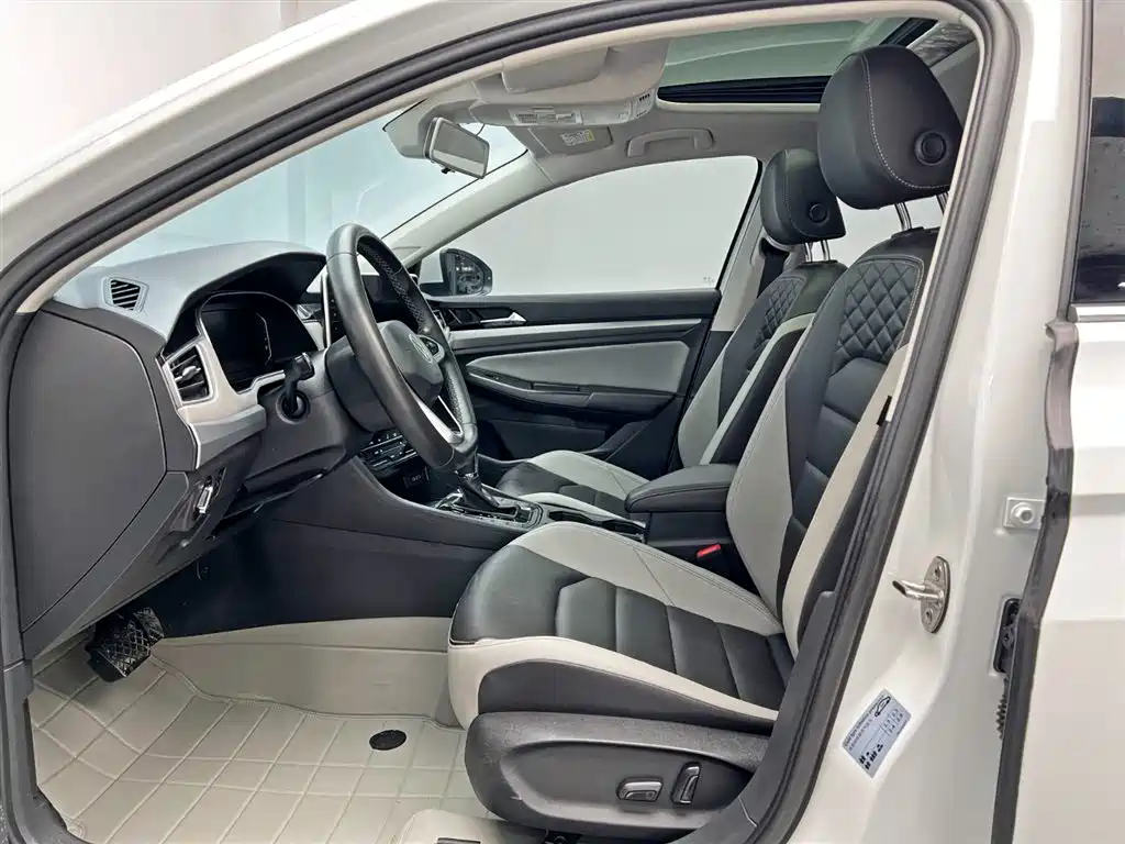 Volkswagen Bora 2023 300TSI DSG Premium Edition фото 15