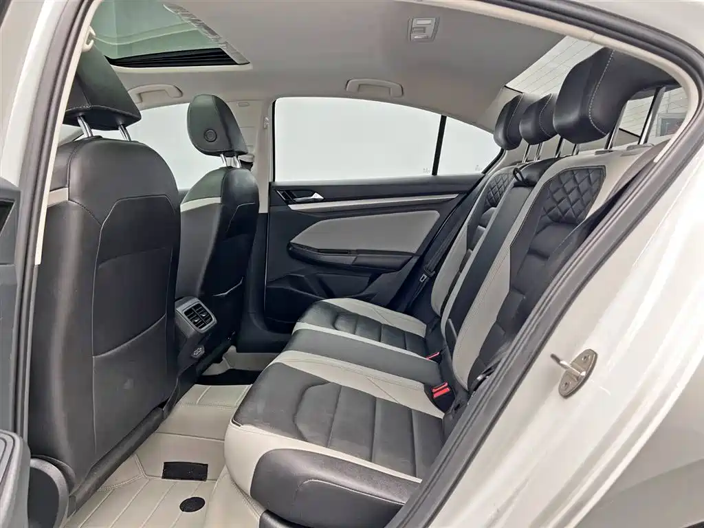 Volkswagen Bora 2023 300TSI DSG Premium Edition фото 16