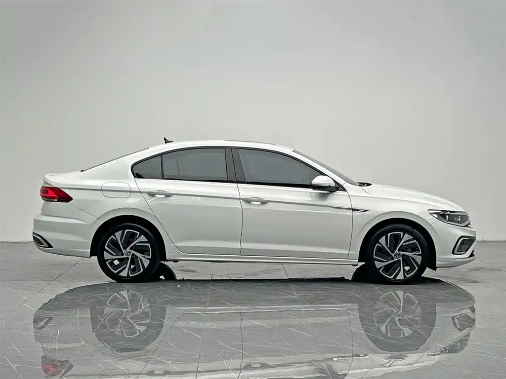 Volkswagen Bora 2023 300TSI DSG Premium Edition фото 7