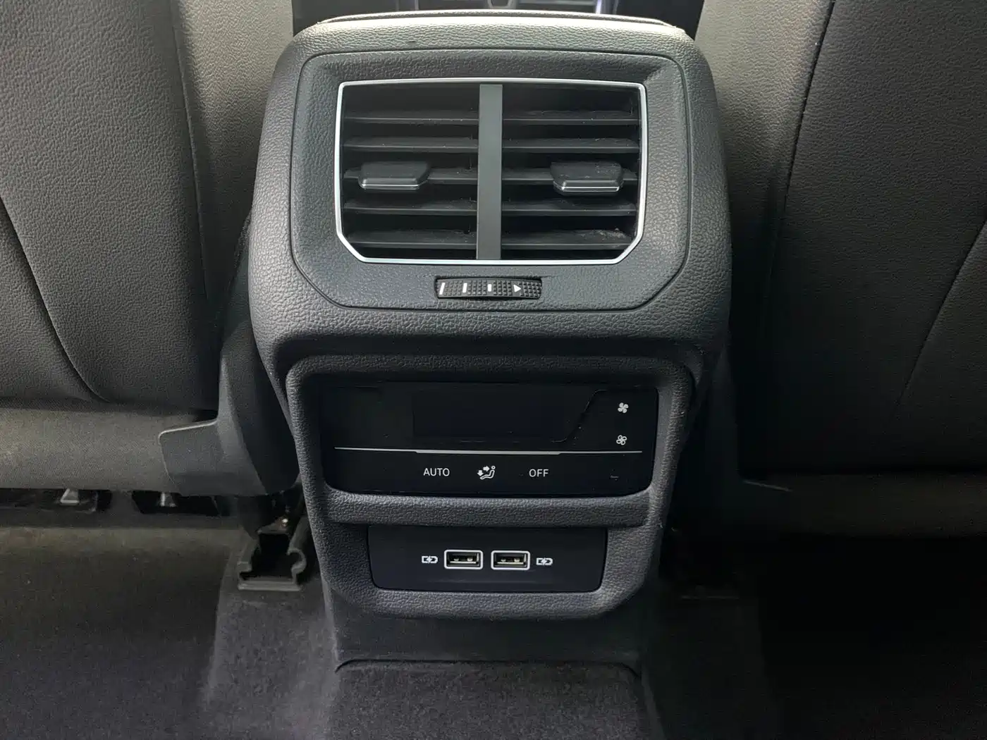 Volkswagen Tayron 2022 280TSI 2WD Luxury Smart Connect Edition фото 13