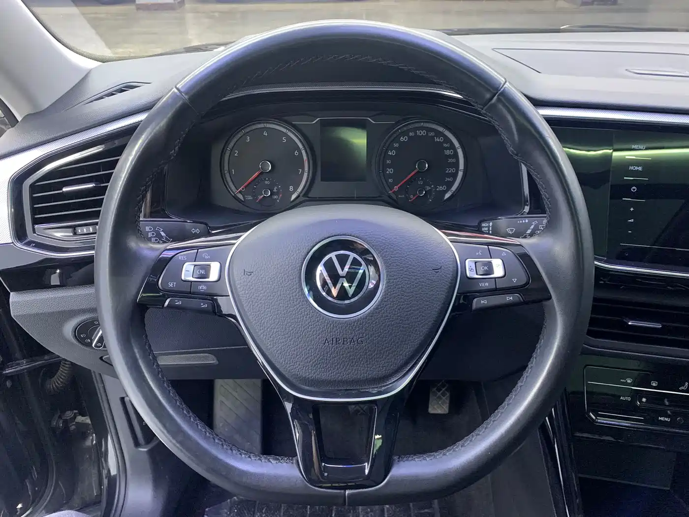 Volkswagen Tayron 2022 280TSI 2WD Luxury Smart Connect Edition фото 7