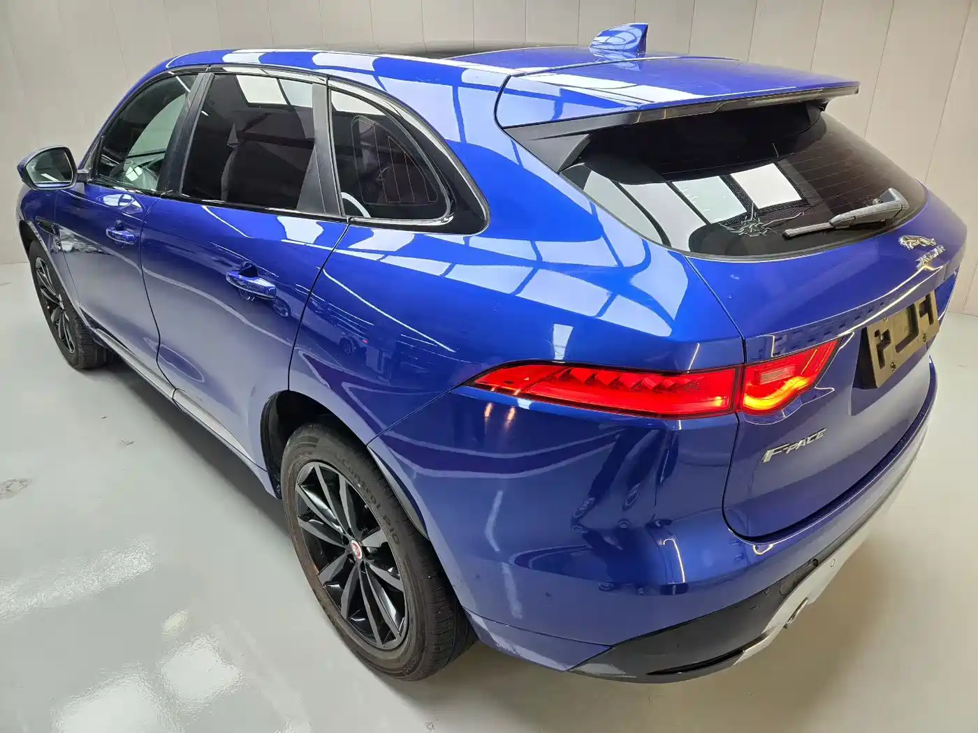 Jaguar F-PACE 2016 3.0 SC AWD S High Performance Edition фото 3