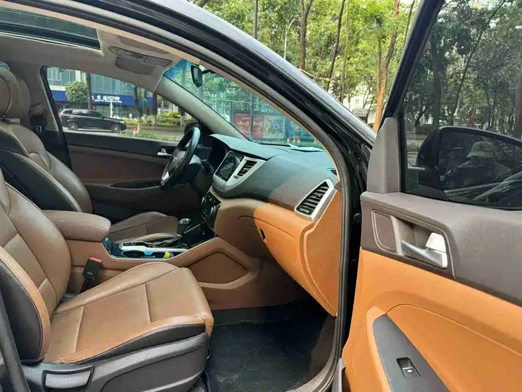 Hyundai Tucson 2015 1.6T Dual Clutch 2WD Smart фото 8