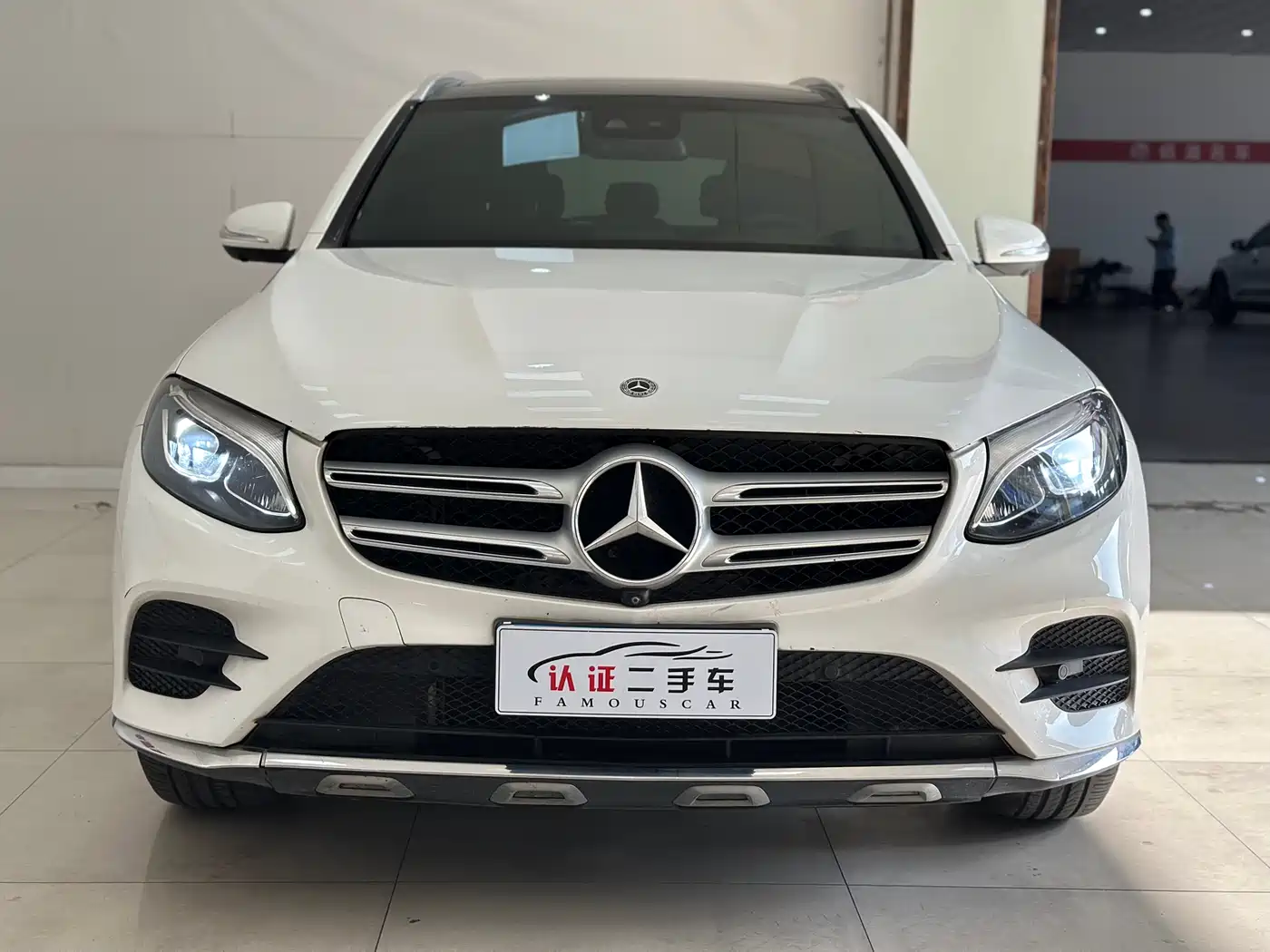 Mercedes-Benz GLC 2017 GLC 260 4MATIC Luxury фото 2