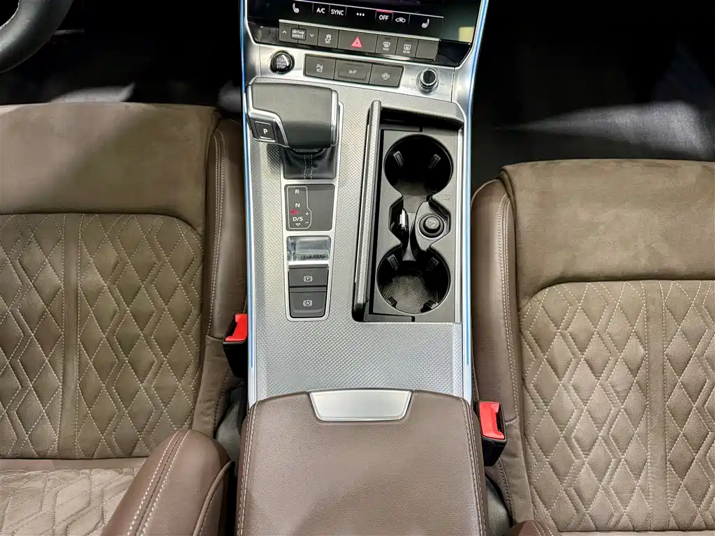 AUDI A7L