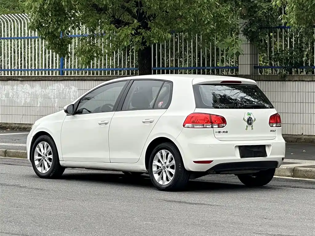 Volkswagen Golf 2012 1.6 Automatic Comfort Type фото 4