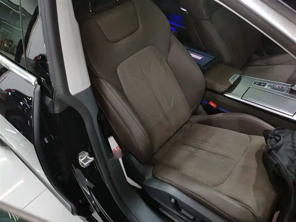 Audi A7L 2024 45TFSI S-line Dream Edition Crystal Package фото 25