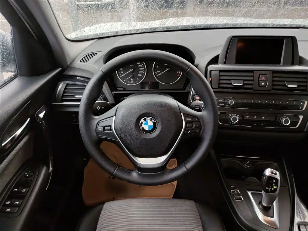 BMW 1 Series (Import) 2013 Facelift 116i Urban Model фото 11