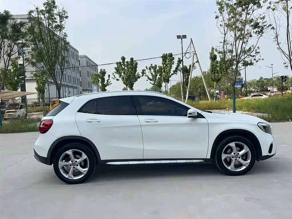 Mercedes-Benz GLA 2018 GLA 200 Dynamic фото 18