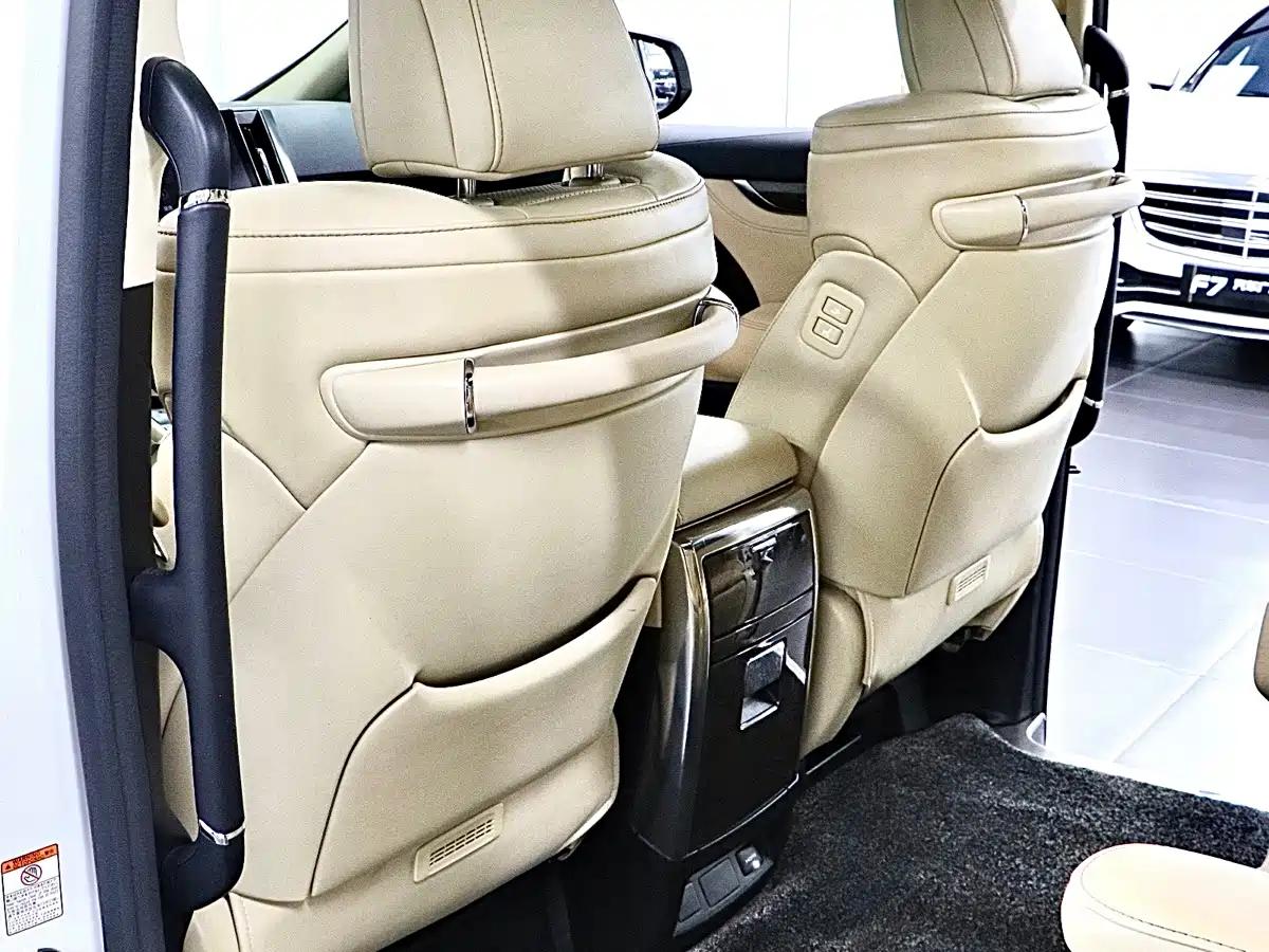 صورة 13 - Toyota Alphard