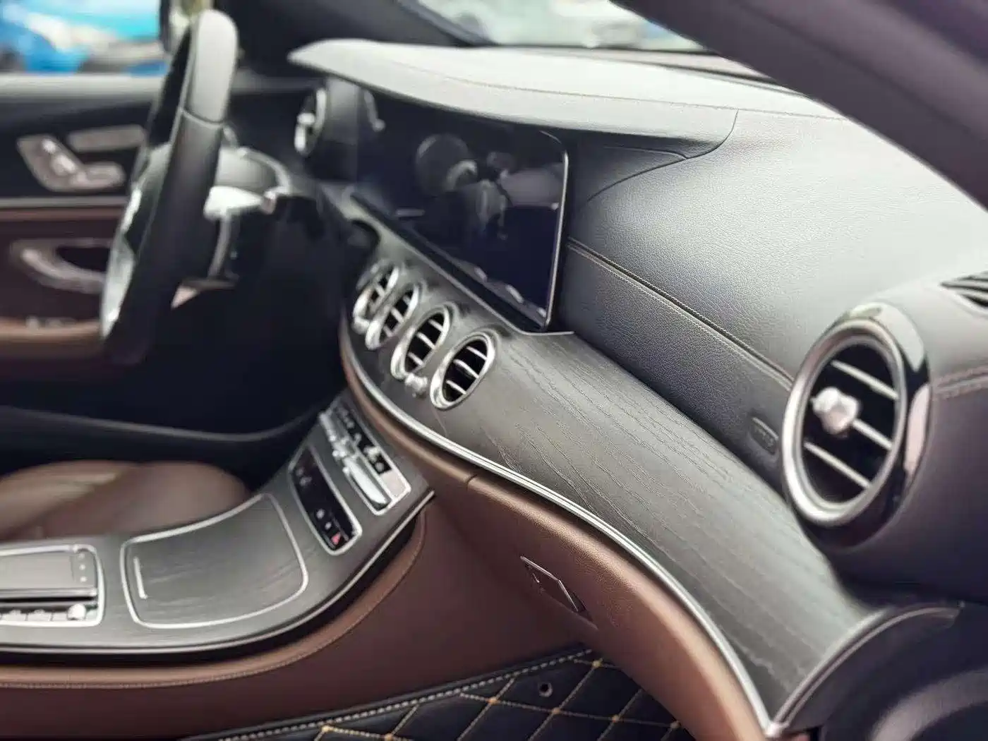 Mercedes-Benz E-Class 2021 E 300 L Sport Luxury Edition фото 10