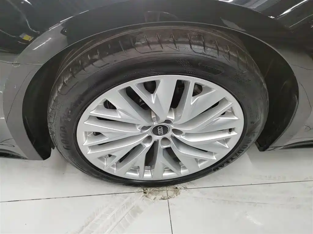 Audi A7L 2024 45TFSI S-line Dream Edition Crystal Package фото 23