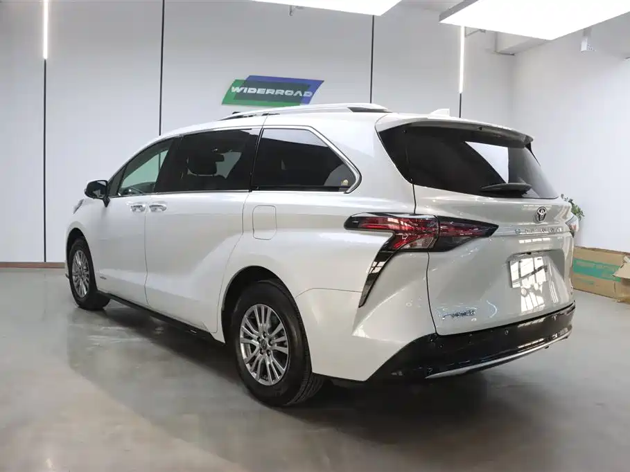 Toyota Sienna 2021 2.5L Hybrid Luxury Edition фото 5
