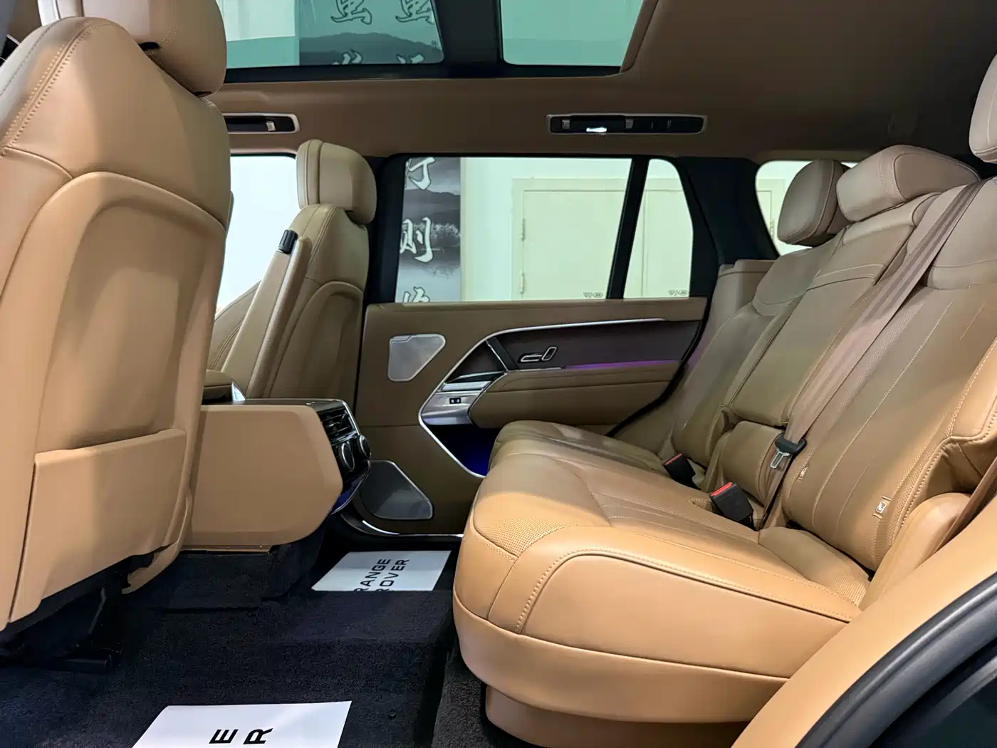 Land Rover Range Rover 2025 3.0 L6 400PS Flourishing Era Extended Wheelbase фото 18