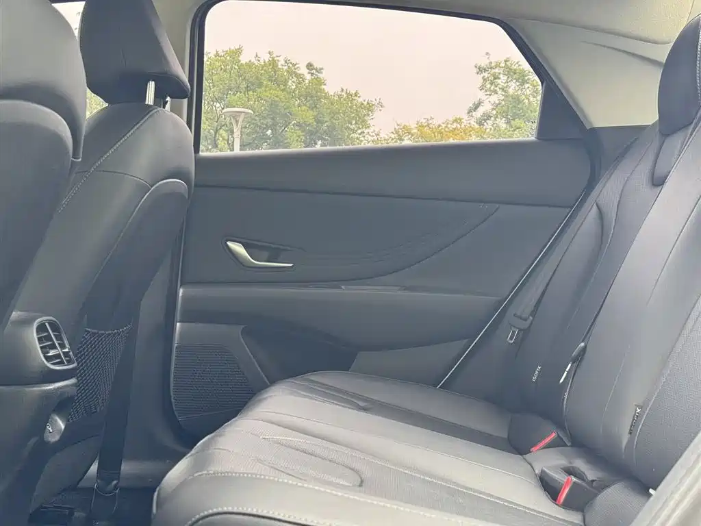 Hyundai Elantra 2023 Model 1.5L CVT LUX Premium Edition фото 9