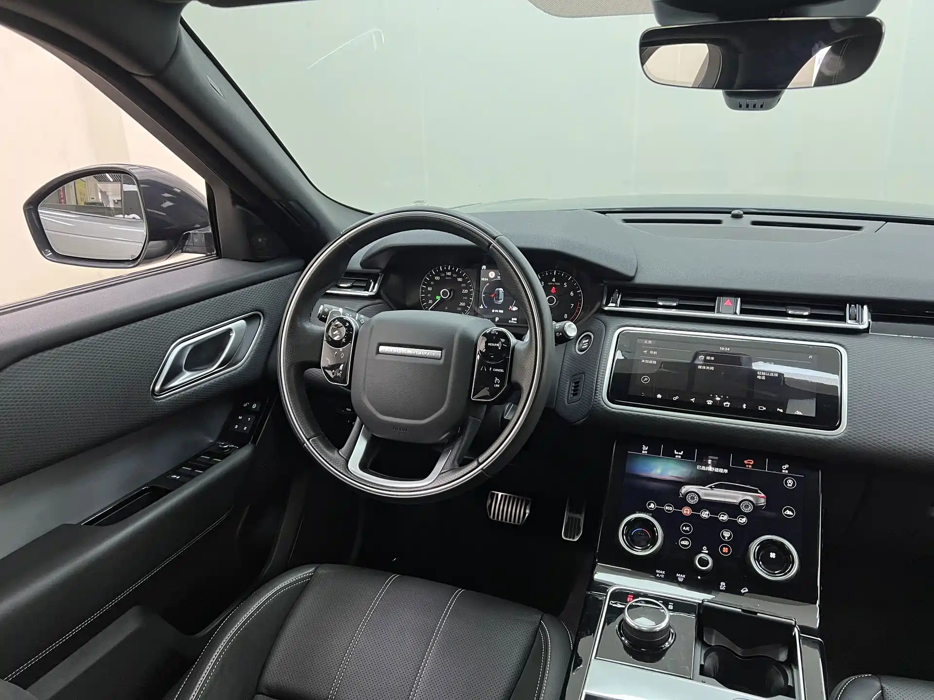 Фото 11 - Land Rover Range Rover Velar