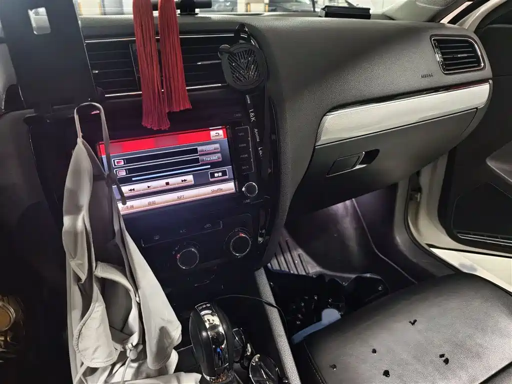 Volkswagen Sagitar 2015 230TSI Automatic Comfort фото 6