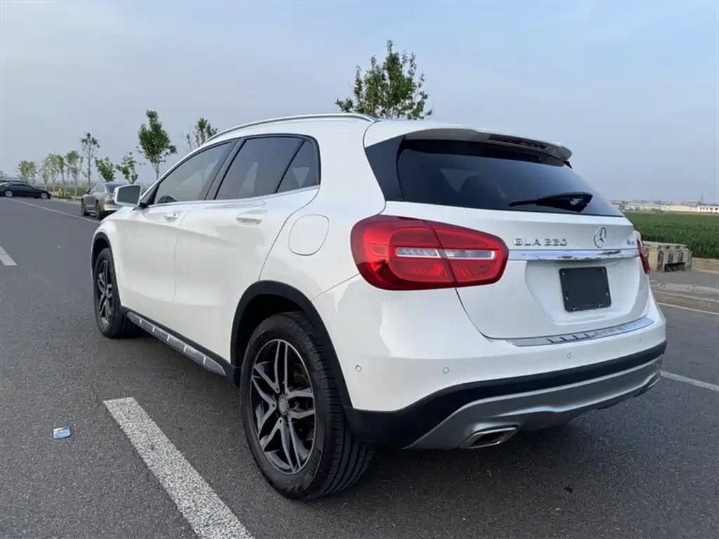 Mercedes-Benz GLA 2015 GLA 220 4MATIC Fashion Edition фото 23