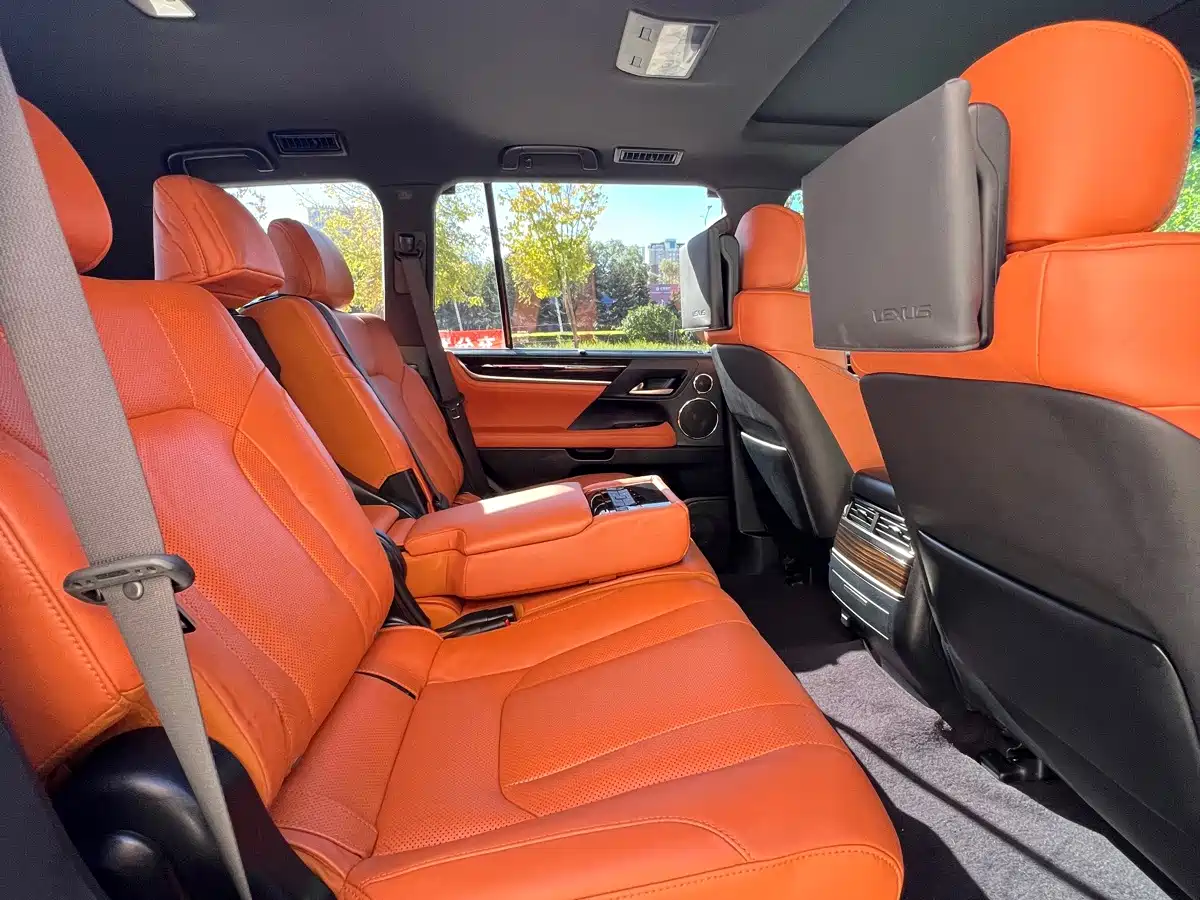 Фото 22 - Lexus LX
