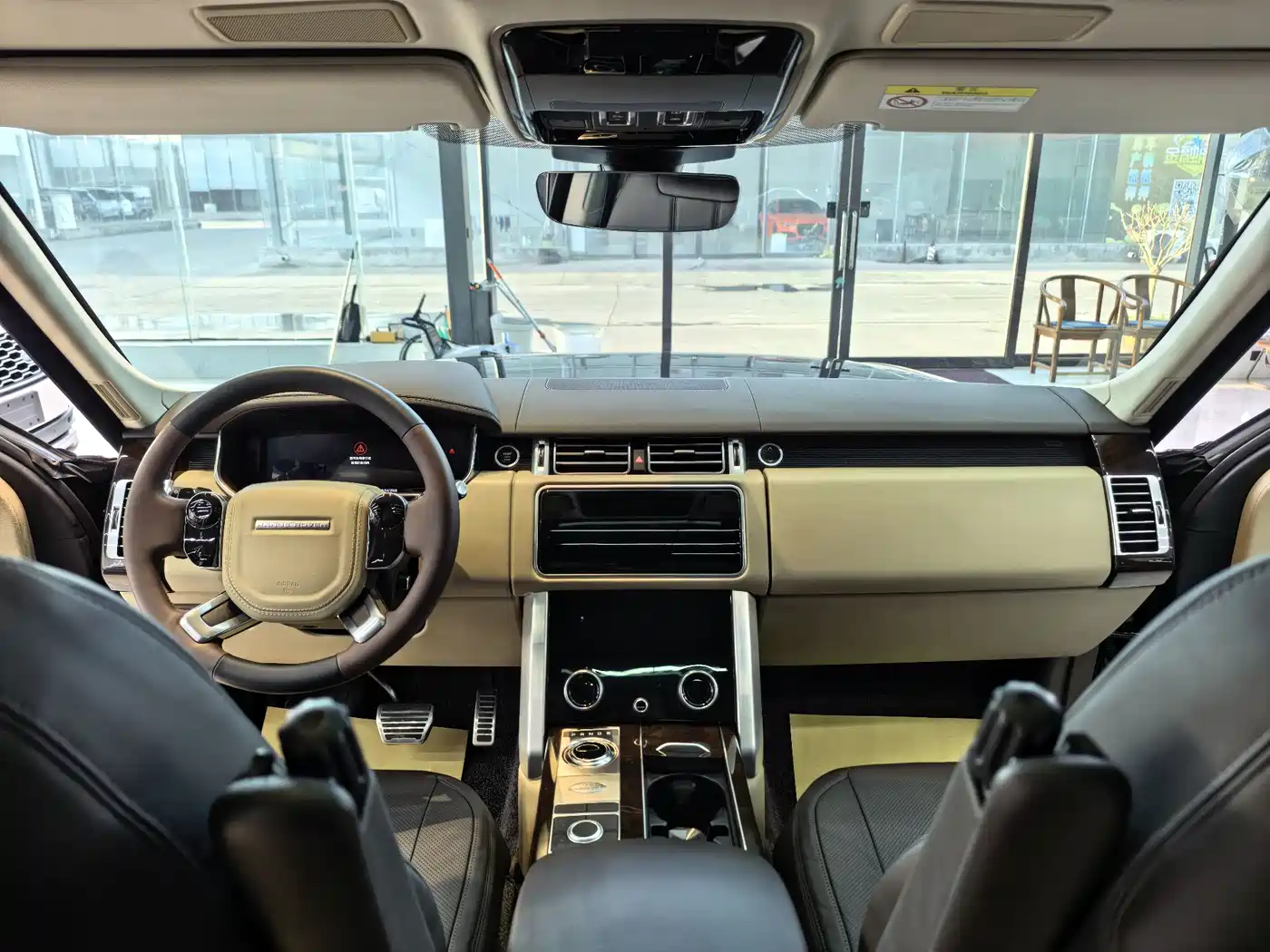 Land Rover Range Rover 2021 3.0 L6 Heritage Extended Classic Edition фото 10