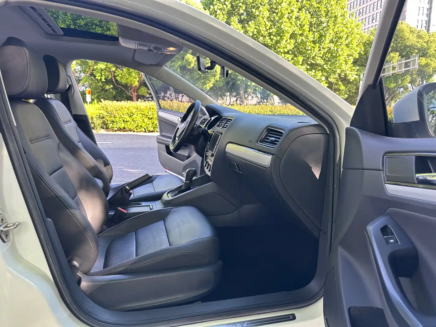 Volkswagen Sagitar 2018 280TSI DSG Spark Edition фото 10