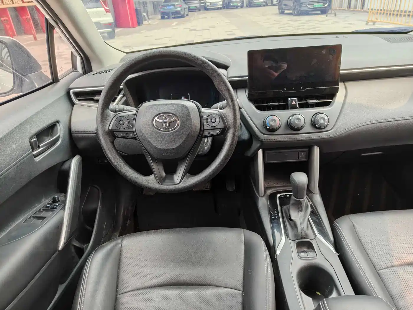 Toyota Corolla Cross 2024 Model 2.0L Pioneer Edition фото 14