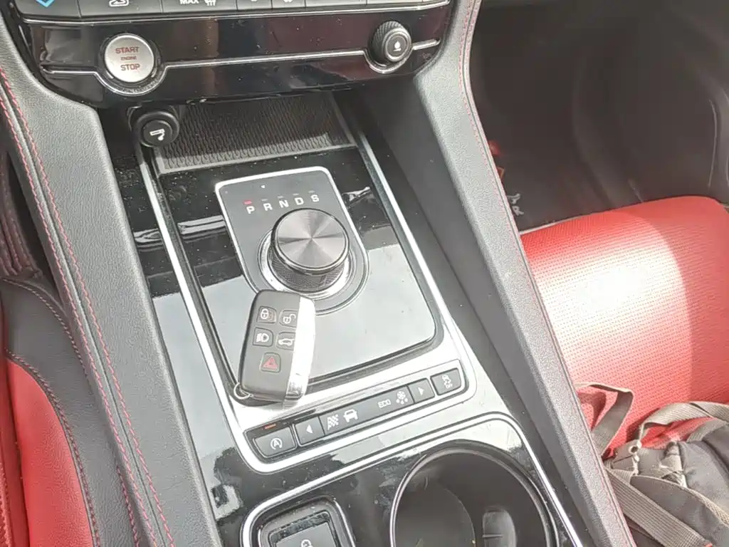 Jaguar F-PACE 2017 2016 2.0T FWD R-Sport Edition