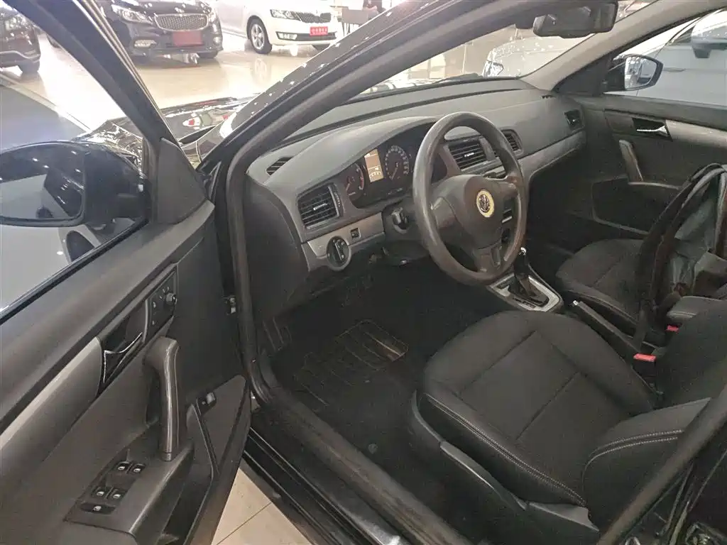 Volkswagen Lavida 2013 Facelift Classic 1.6L Automatic Trend фото 16