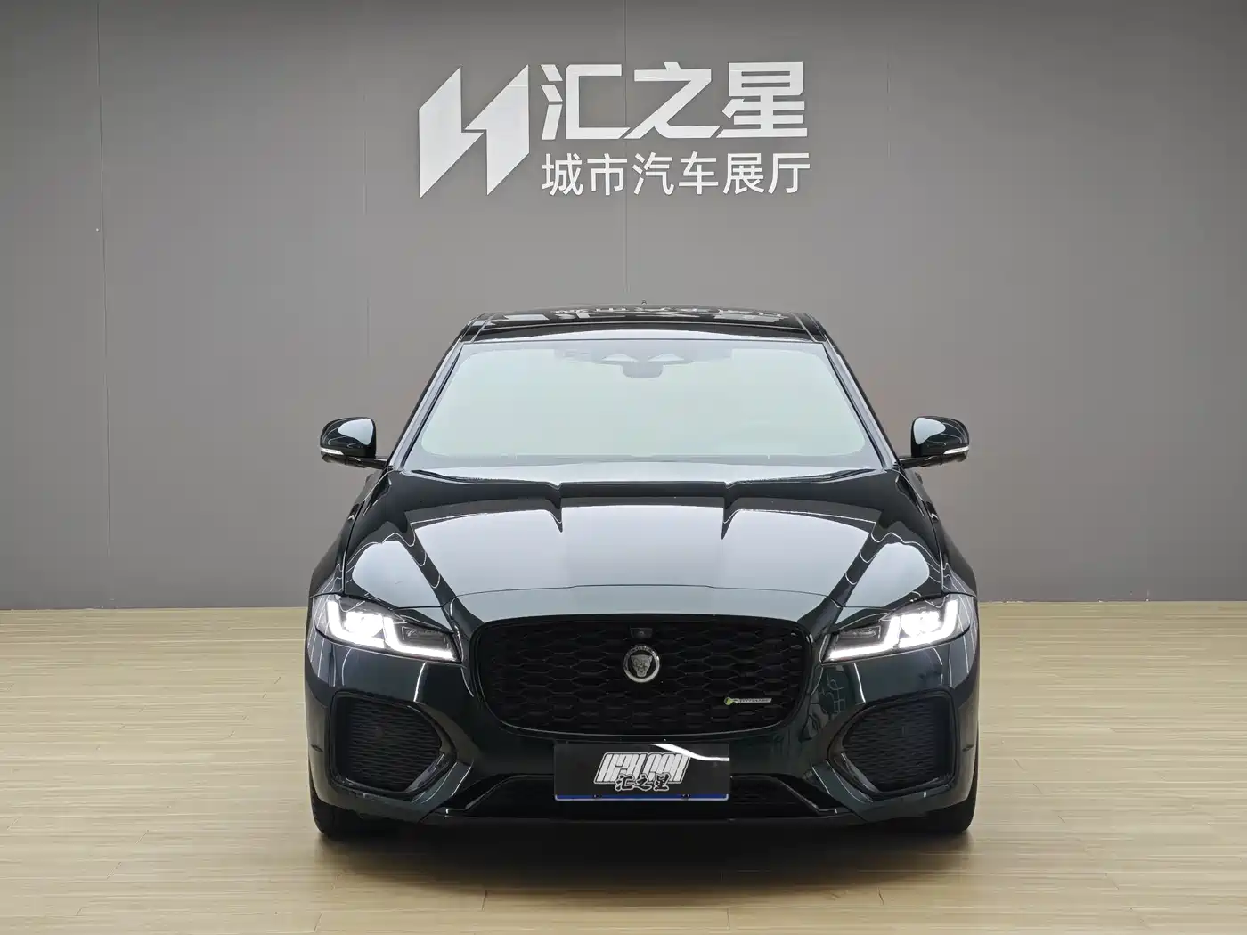 Jaguar XFL 2021 XFL 2.0T P250 AWD Gloss Black Sport Edition фото 4
