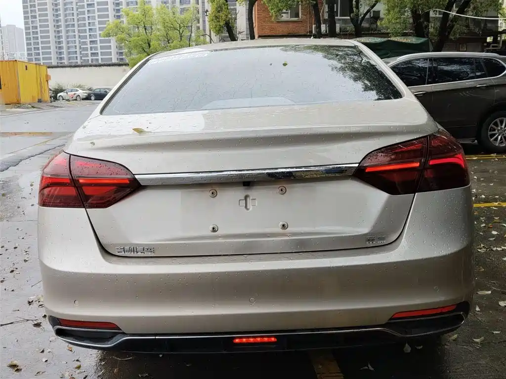 Фото 4 - Geely Emgrand