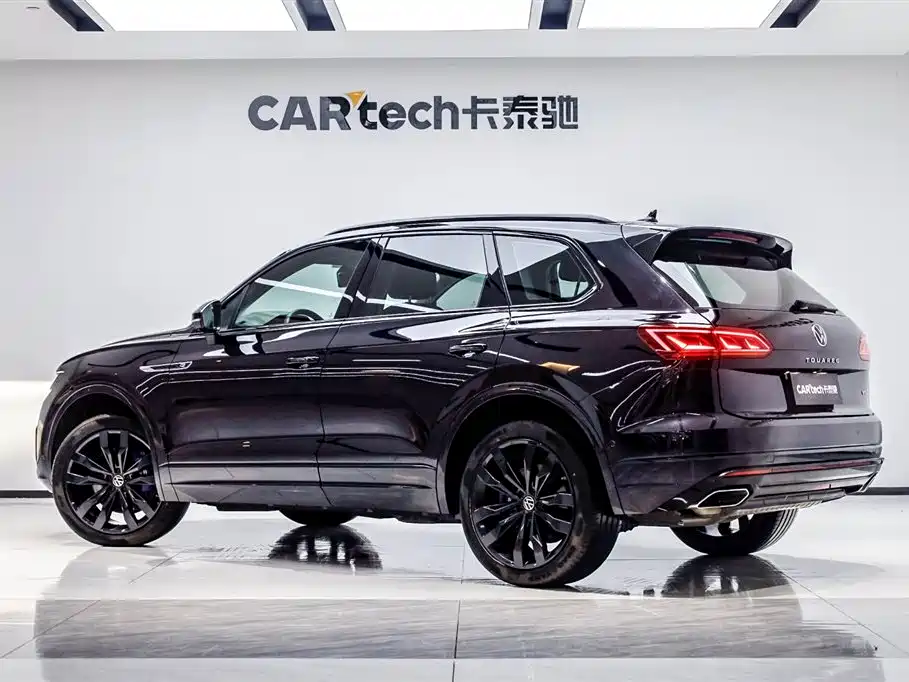 Volkswagen Touareg 2021 3.0TSI Sharp Edition with Gloss Black Sports Package фото 4