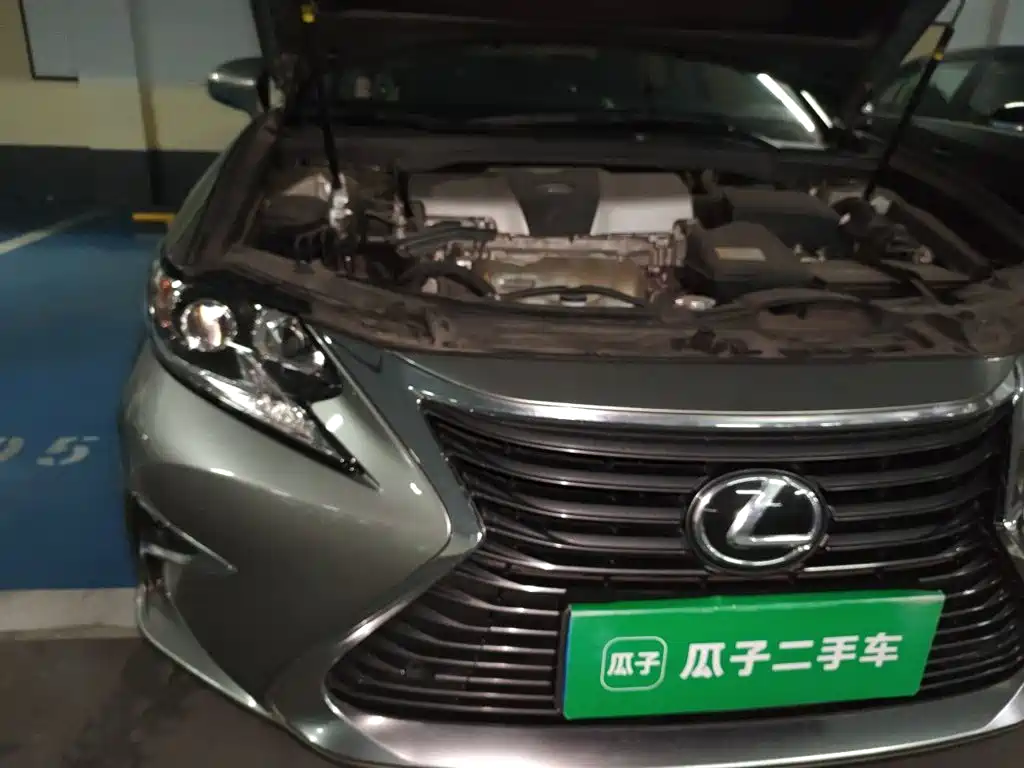 Фото 21 - Lexus ES