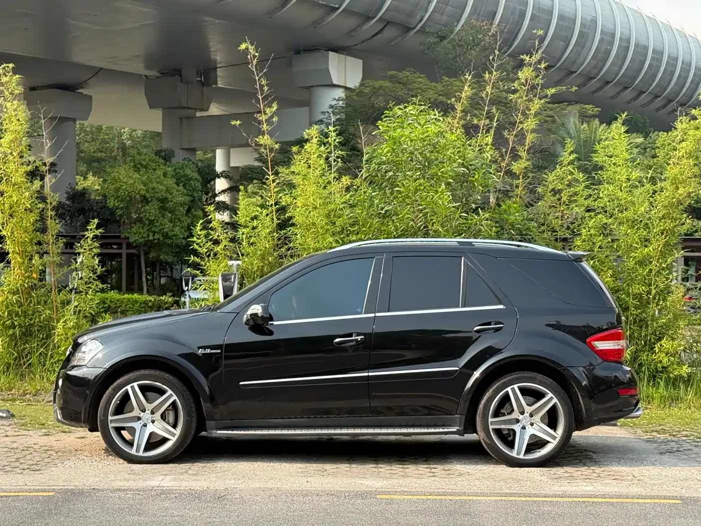 Mercedes-Benz M-Class AMG 2011 AMG ML 63 фото 3