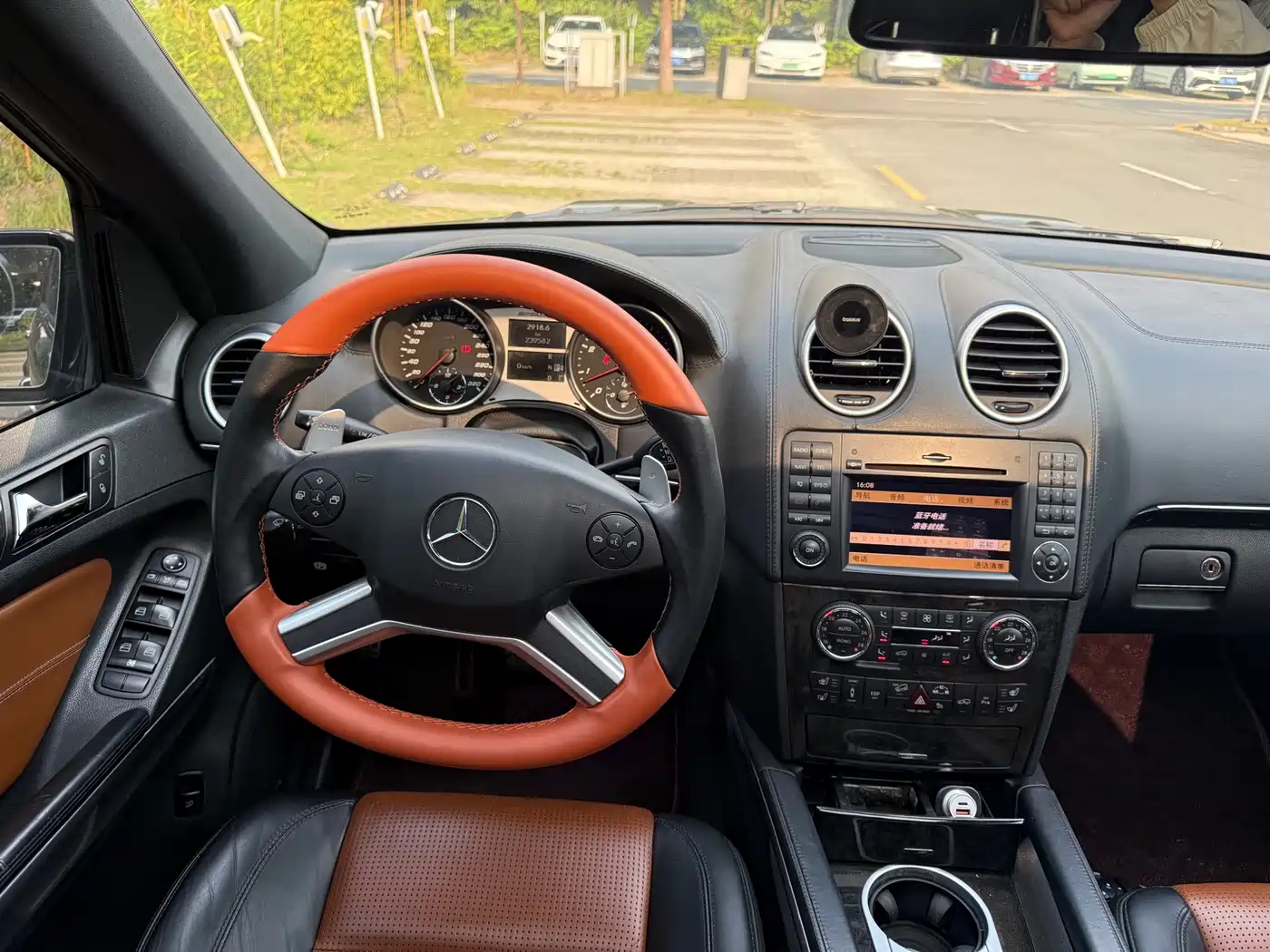 Mercedes-Benz M-Class AMG 2011 AMG ML 63 фото 18