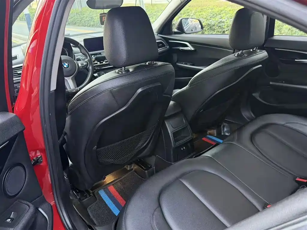 BMW 1 Series 2019 120i Leading M Sport Package фото 12