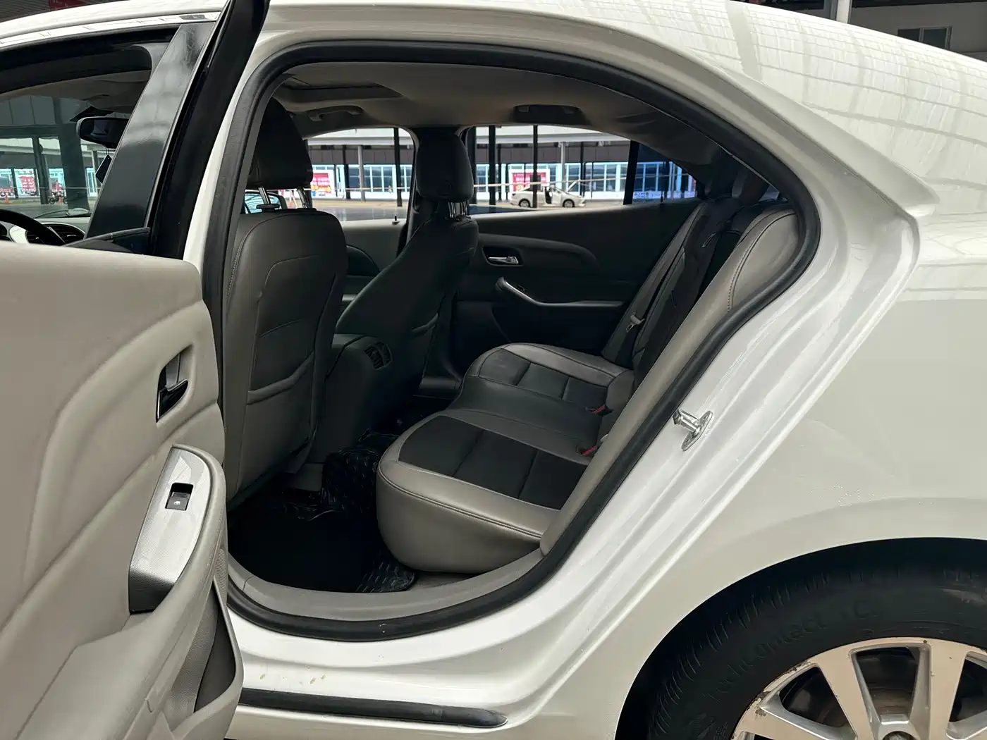 Chevrolet Malibu 2014 2.0L Automatic Luxury фото 9