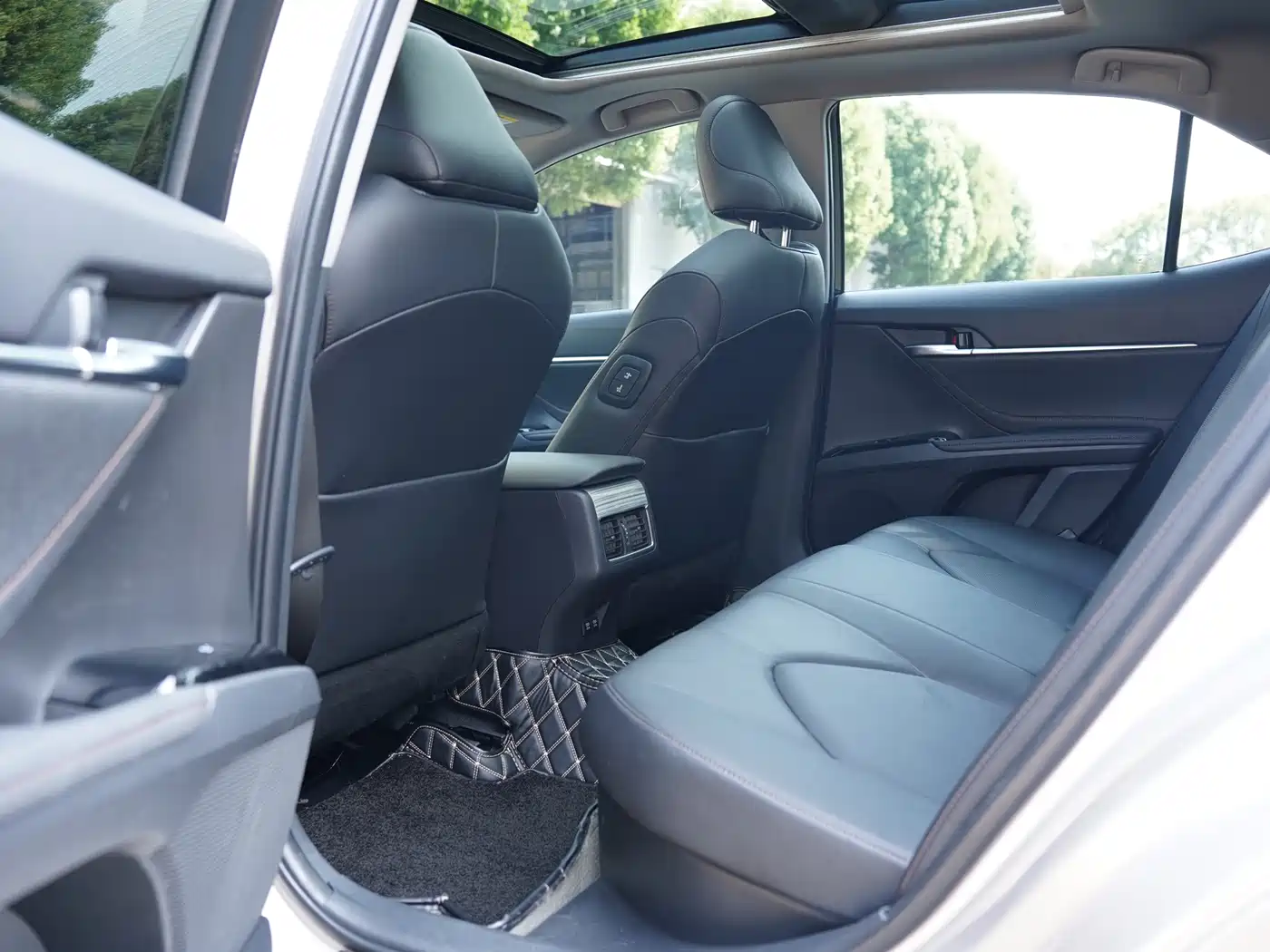Toyota Camry 2019 Facelift Hybrid 2.5HG Luxury Edition фото 19