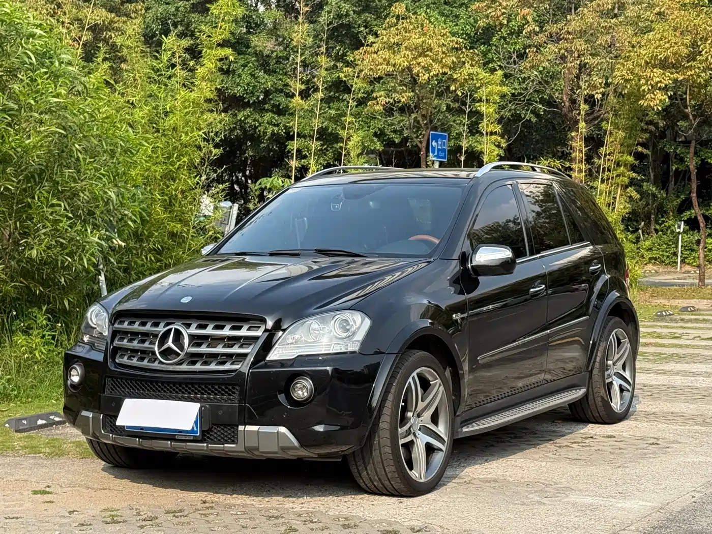 Mercedes-Benz M-Class AMG 2011 AMG ML 63