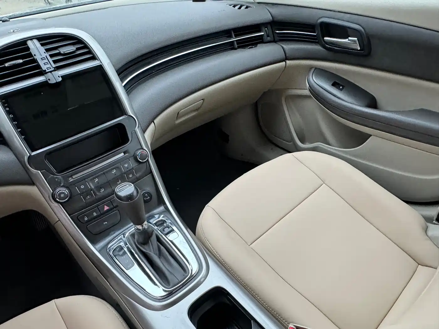 Chevrolet Malibu 2014 2.0L Automatic Luxury фото 12