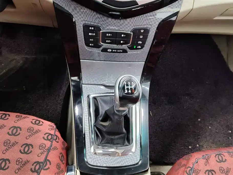 BYD Surui 2012 1.5L Manual Luxury фото 16